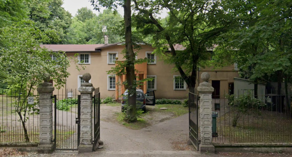 Zielone otoczenie Willi Azalia w Łodzi